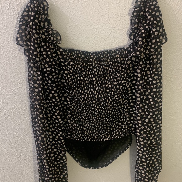 Long Sleeve Cropped Top - Picture 3 of 5